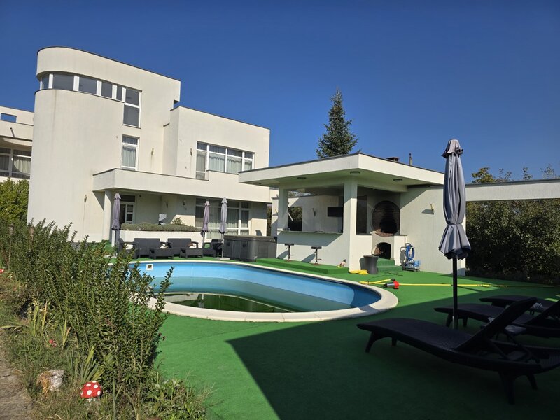 Branesti - Pasarea, vindem vila cu piscina si teren tenis, renovata lux,